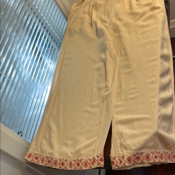 Cream Leggings with Decorative Hem - Picture 9 of 9